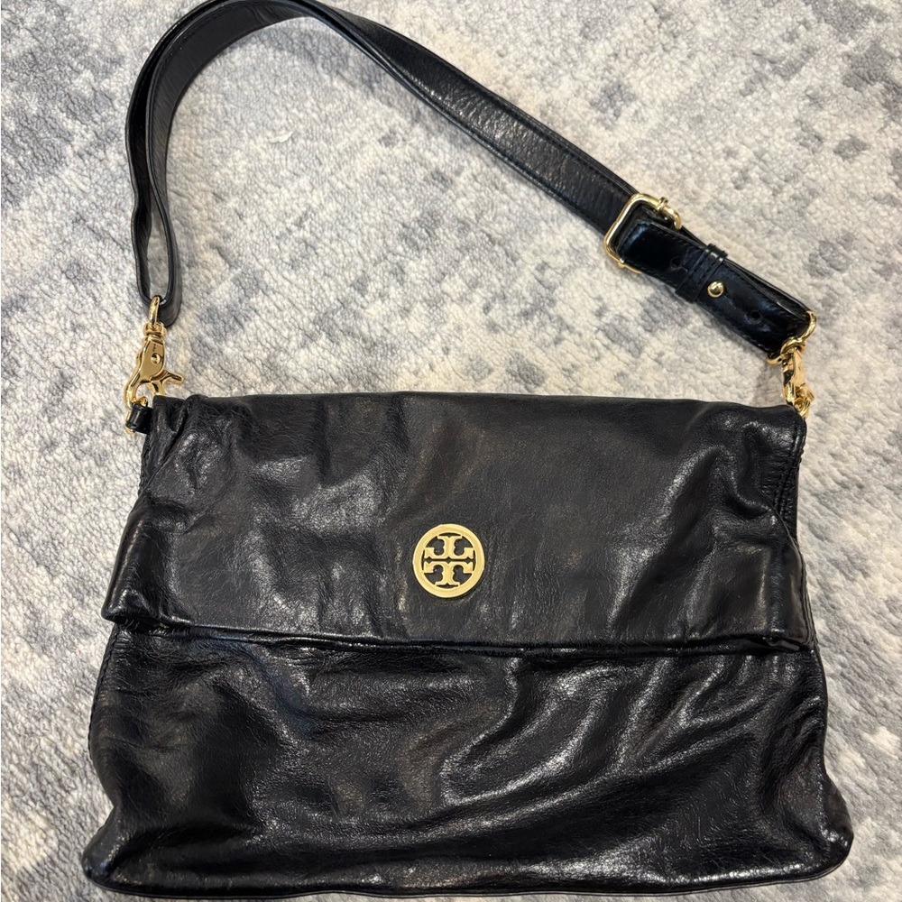 Tory Burch Black Leather Shoulder Bag with Gold Logo Disc